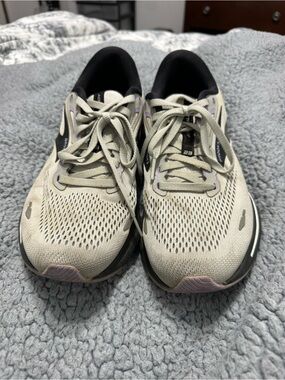 Brooks Adrenaline GTS 23 Womens Running Shoes Size 9.5 Gray Purple